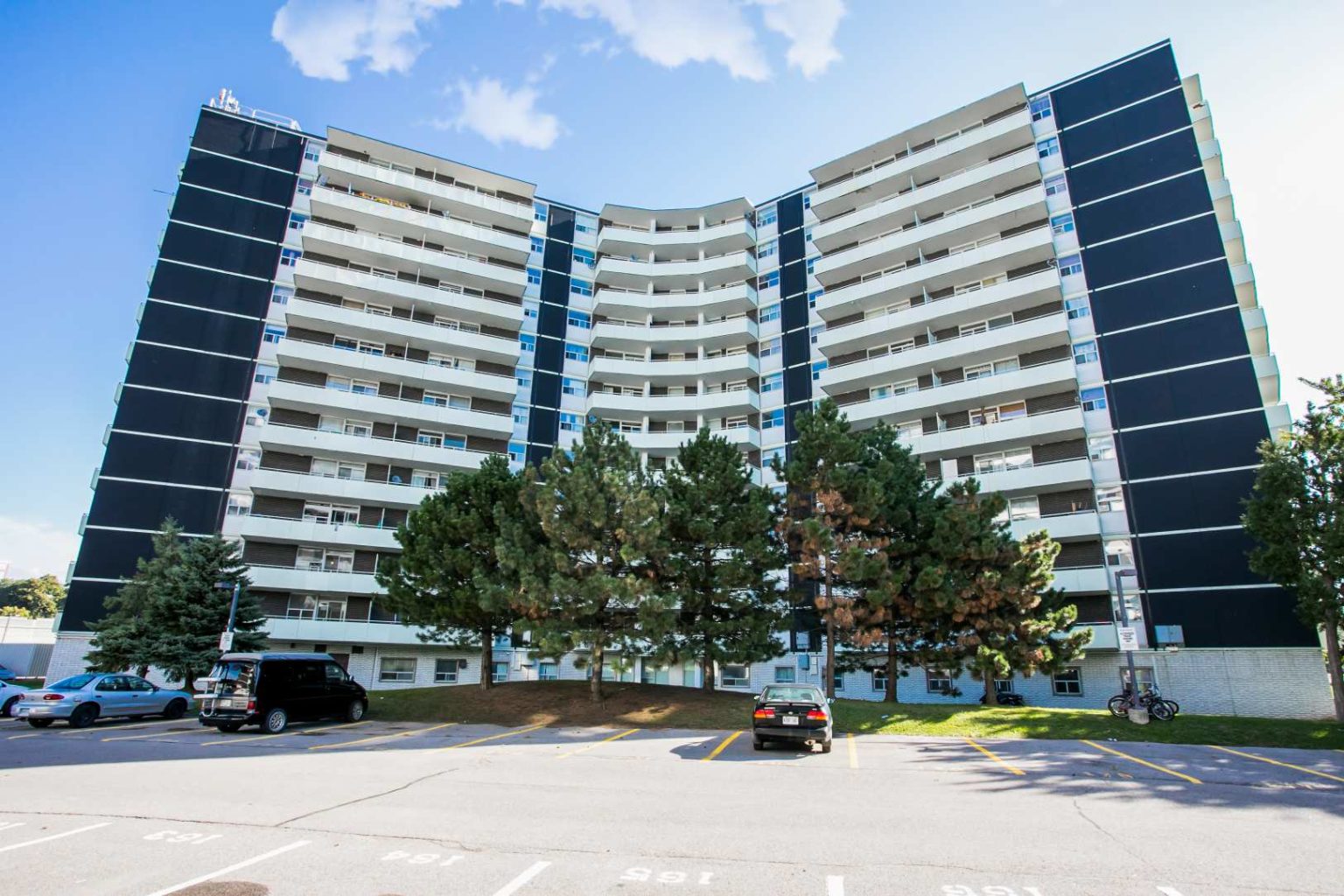 26 Carluke Crescent, North York, ON M2L 2J2 — photo 2
