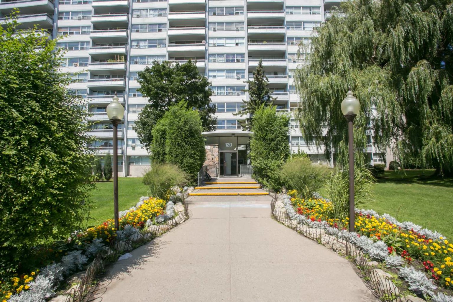 120 Shelborne Ave, North York, ON M6B 2M7 — photo 2